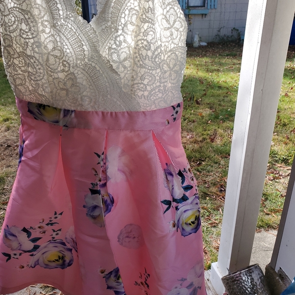 Womens Clothing - Picture 4 of 16